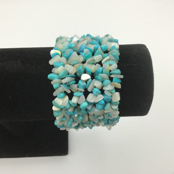 Turquoise chips and gray Mather of pearls tumbled Stones Stretch Bracelet - Picture 2 of 5